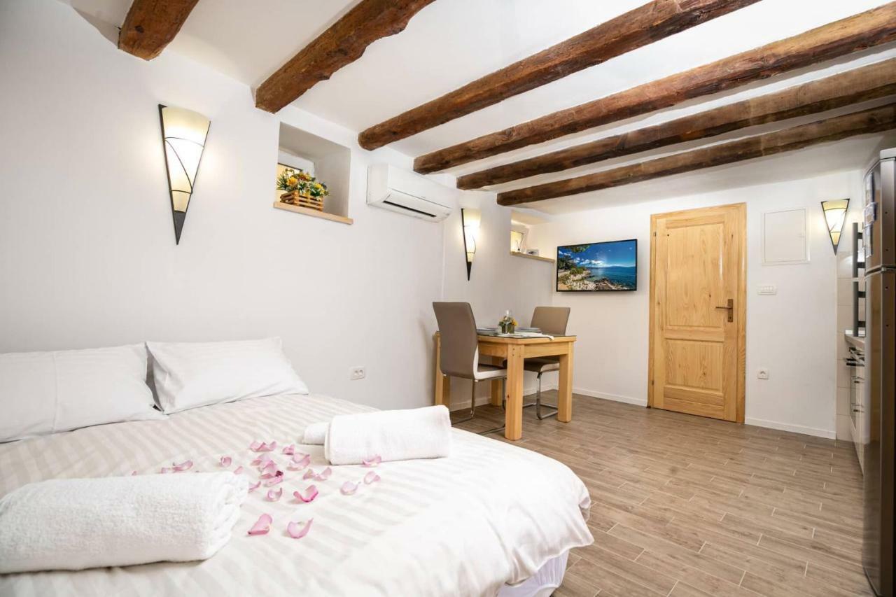 Studio Apartman Old Town 诺维·维诺多尔斯基 外观 照片